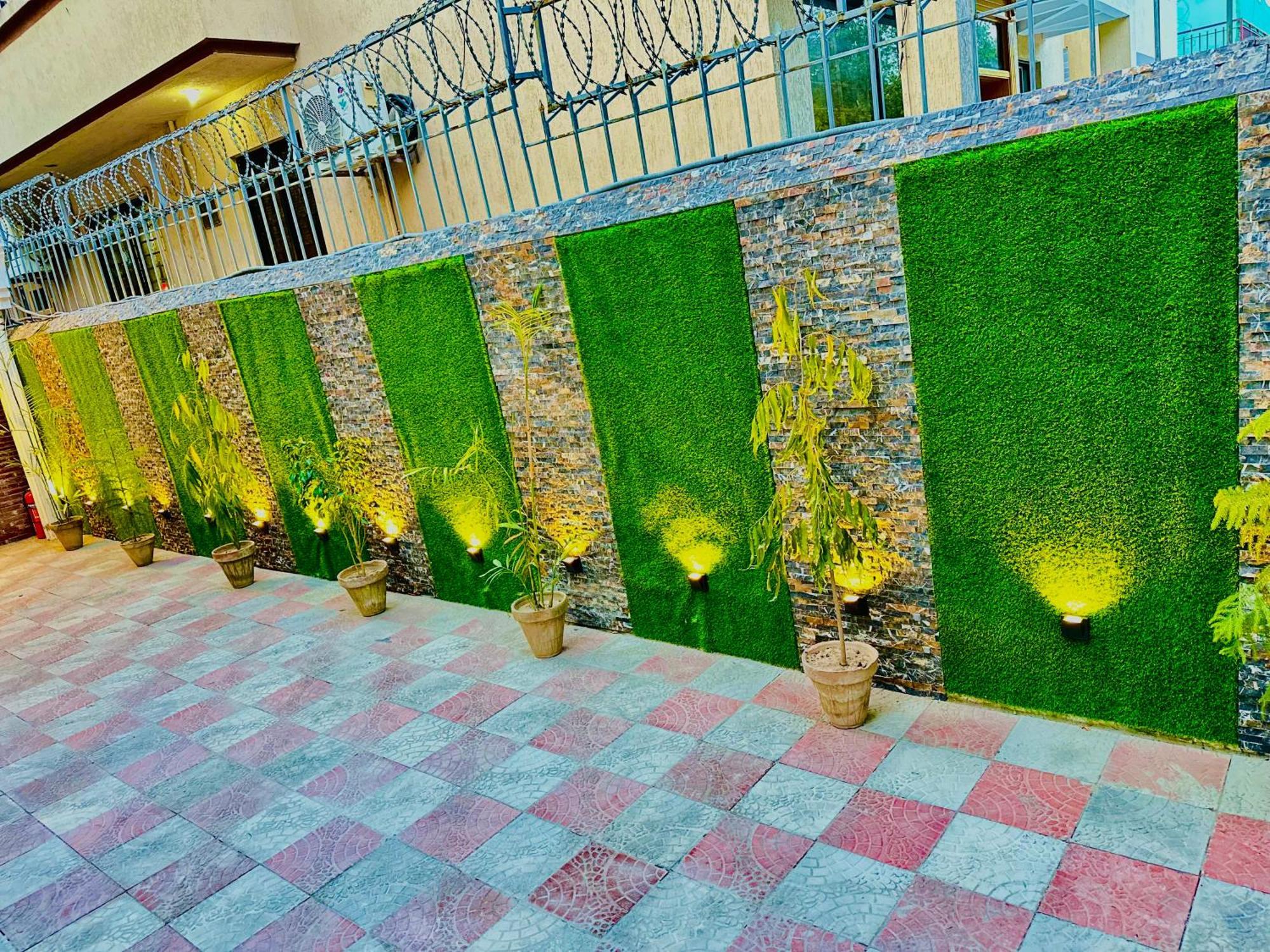 Blue Moon Continental Otel İslamabad Dış mekan fotoğraf