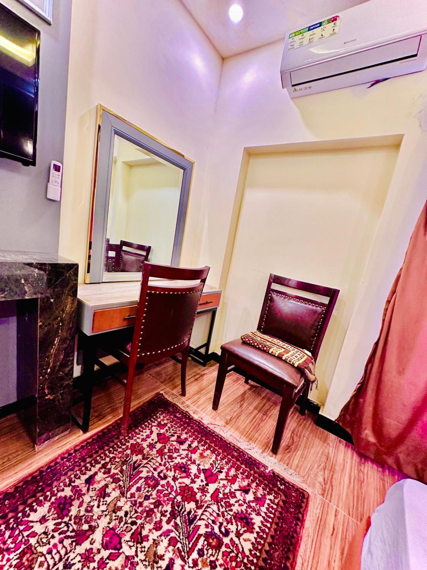 Blue Moon Continental Otel İslamabad Dış mekan fotoğraf