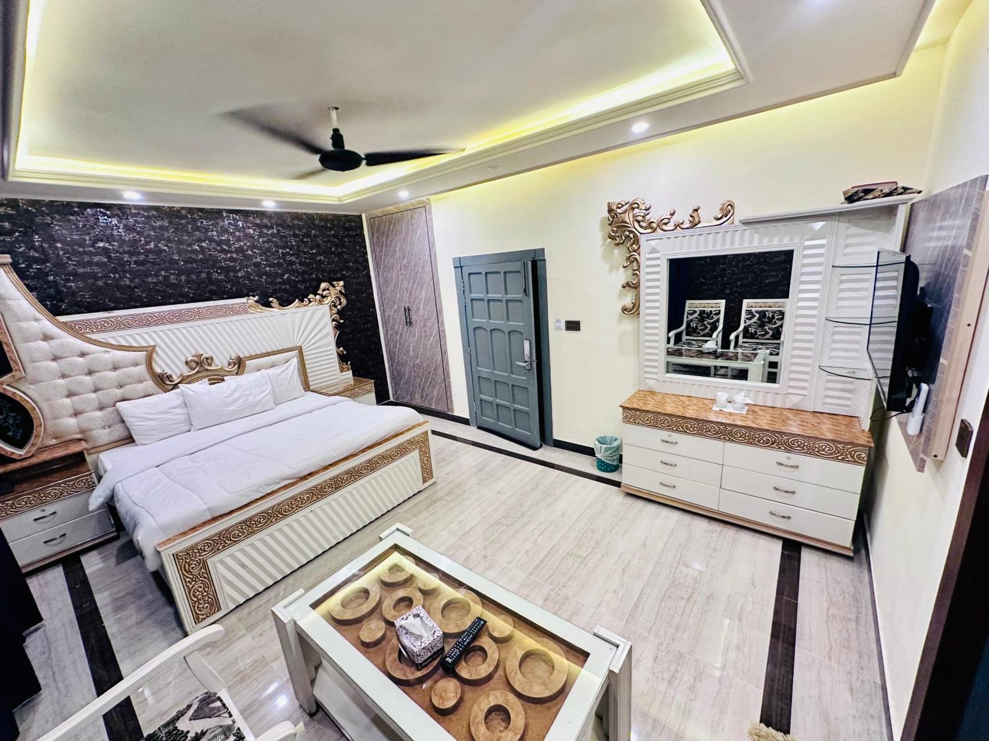 Blue Moon Continental Otel İslamabad Dış mekan fotoğraf