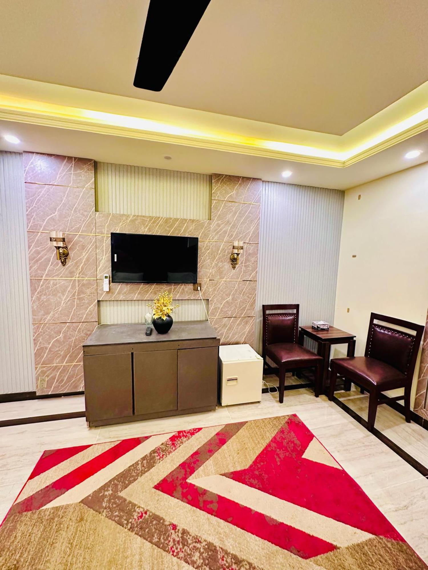 Blue Moon Continental Otel İslamabad Dış mekan fotoğraf