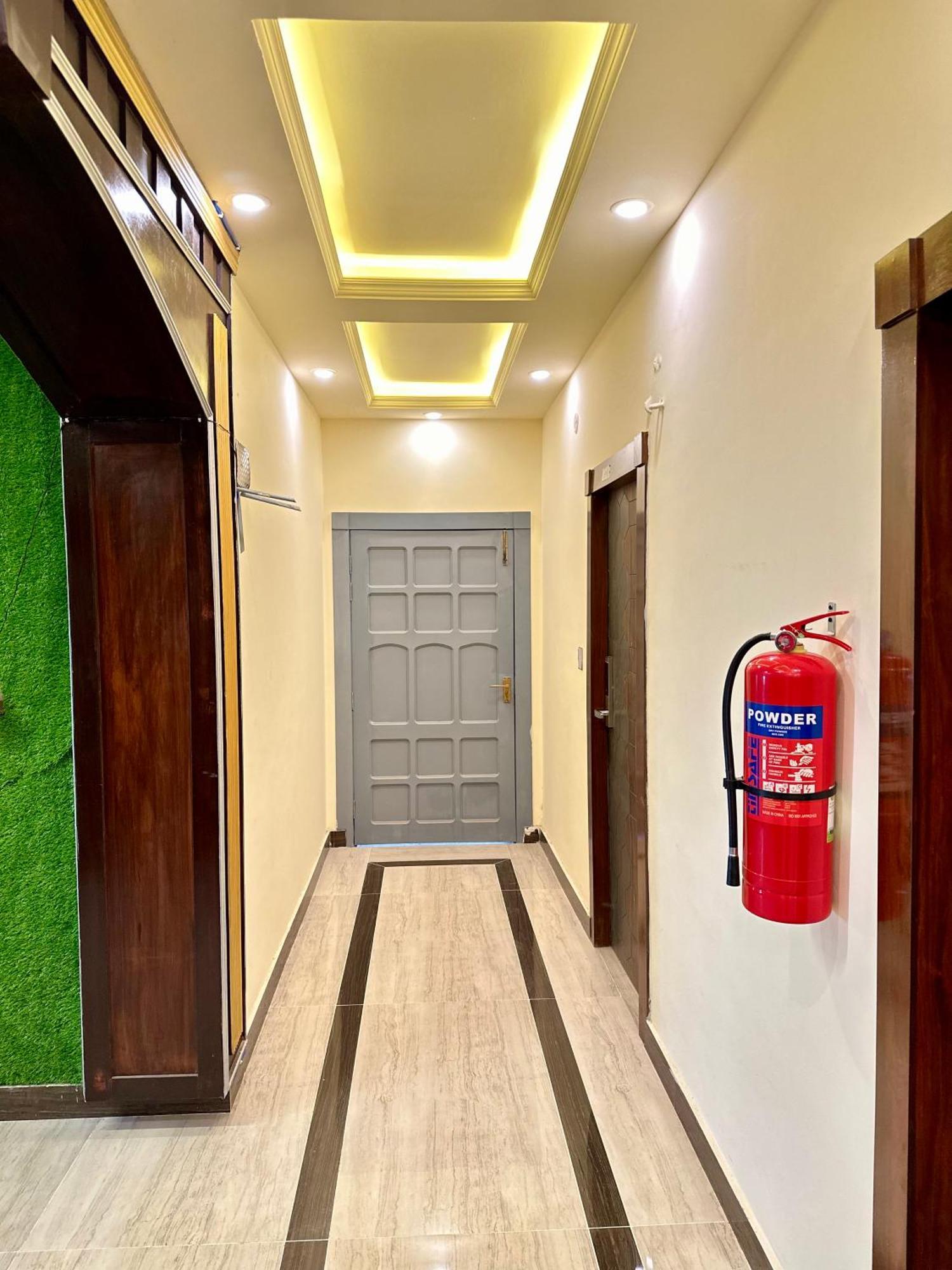 Blue Moon Continental Otel İslamabad Dış mekan fotoğraf
