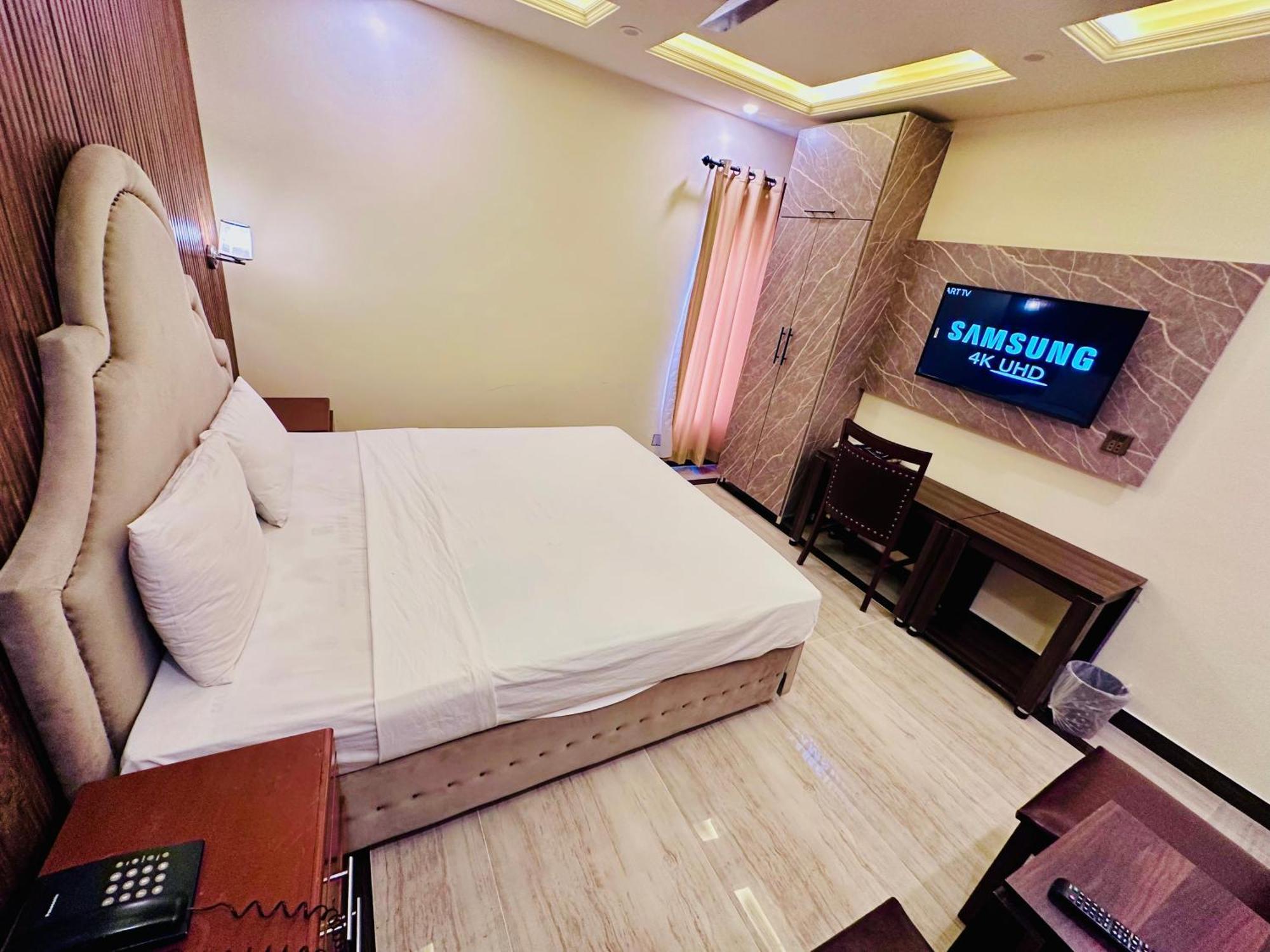 Blue Moon Continental Otel İslamabad Dış mekan fotoğraf